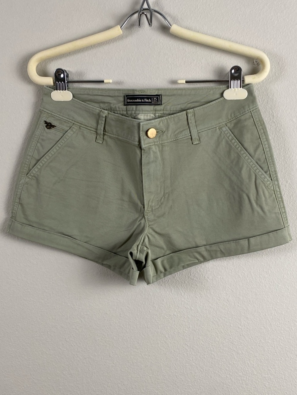 Abercrombie & Fitch Bee Detail Chino Short | Low Rise, 5 Pockets | Light Green
